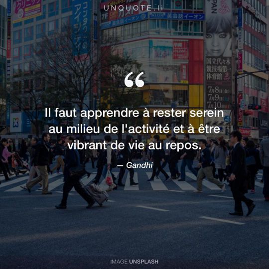 Image d'Unsplash remixée avec citation de Gandhi.