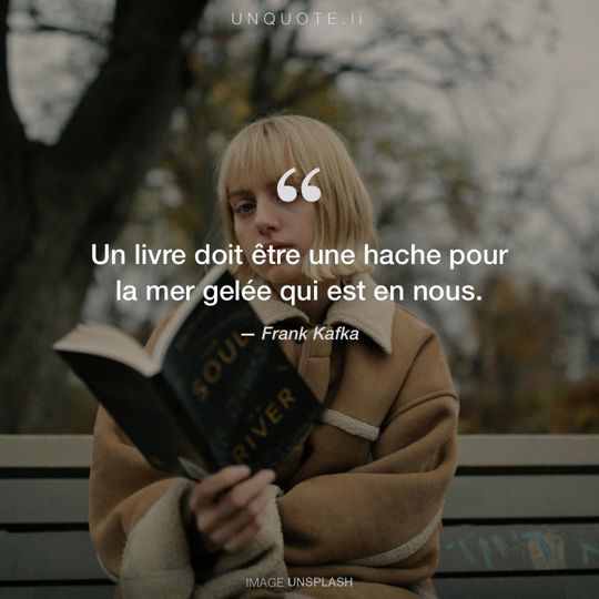 Image d'Unsplash remixée avec citation de Frank Kafka.