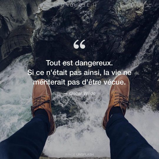 Image d'Unsplash remixée avec citation de Oscar Wilde.