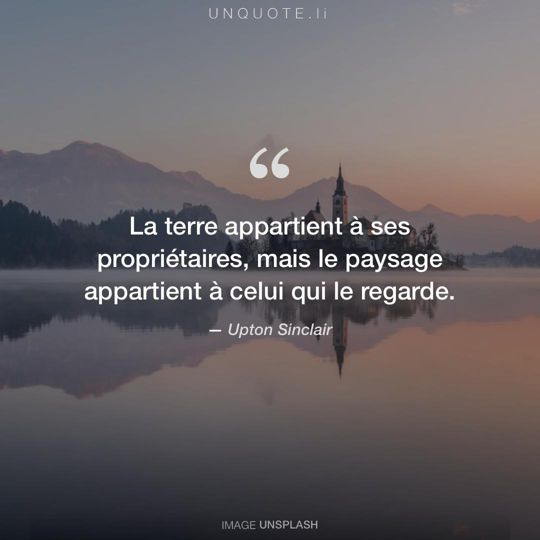 Image d'Unsplash remixée avec citation de Upton Sinclair.