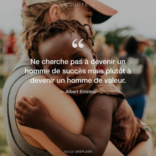 Image d'Unsplash remixée avec citation de Albert Einstein.